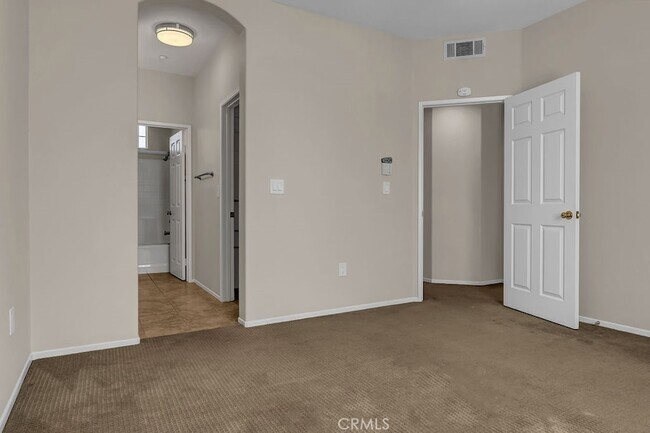 Building Photo - 210 Timberwood