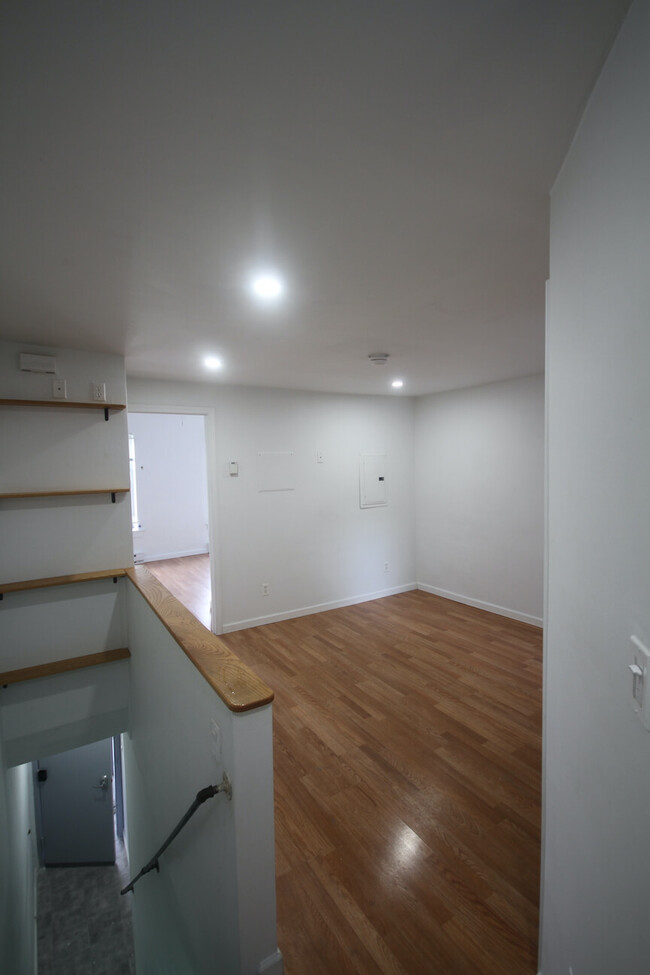 Main Room S - 5131 W Girard Ave