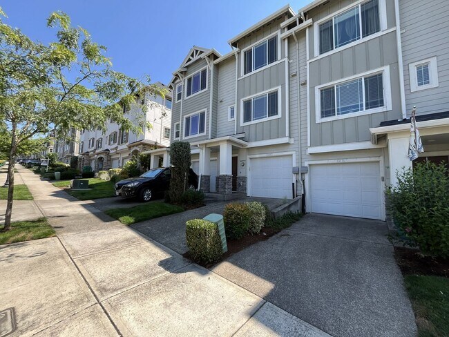 Building Photo - Modern Bull Mountain Townhome with Two Private Suites, Clubhouse, Pool, Fitness Center & Modern F...