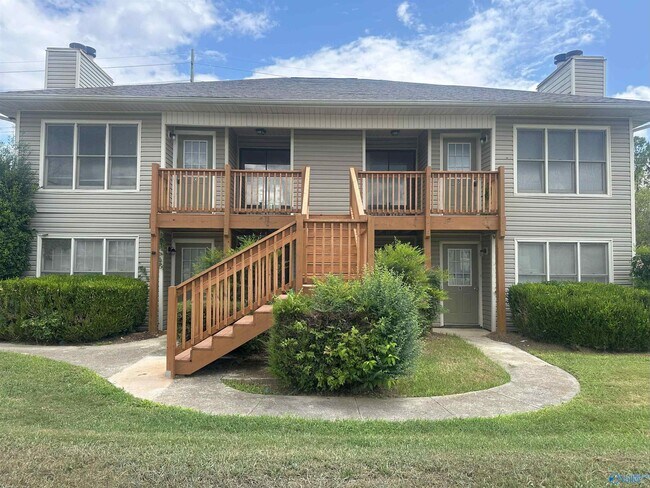 Primary Photo - 12100 Carriage Ct SE