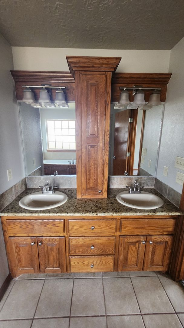 Building Photo - Country Home in Fletcher, OK