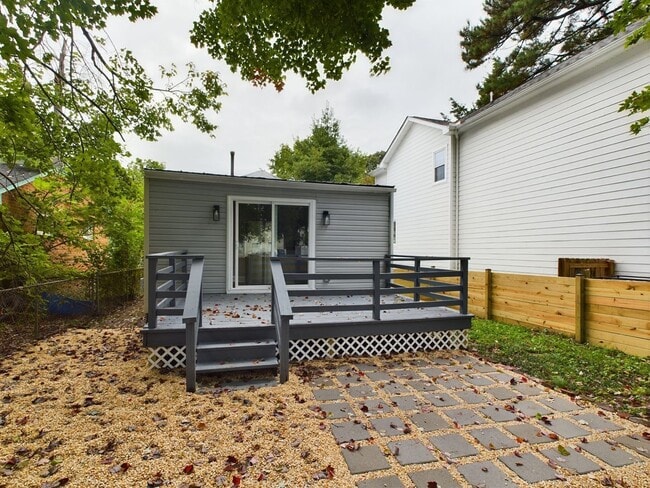 Building Photo - 416 Milton St