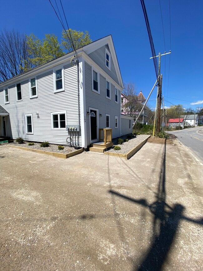 Building Photo - 164 Main St