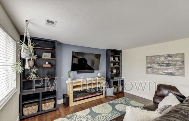 Building Photo - 16681 Martingale Dr