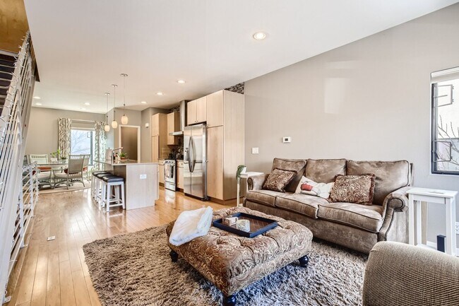 Building Photo - Breathtaking 2 bed, 3 bath Curtis Park Tow...