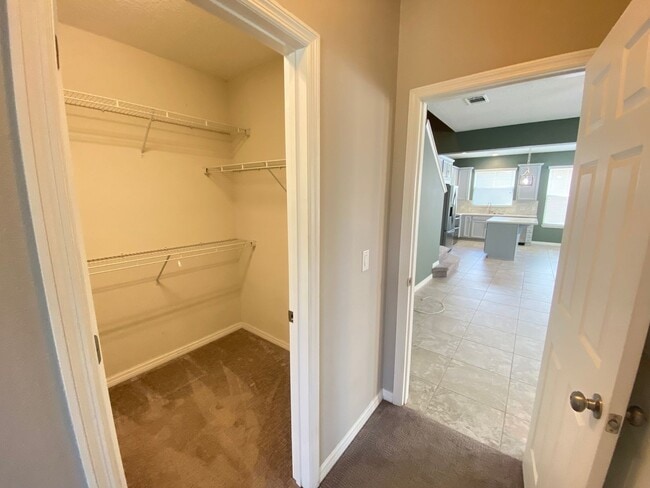 Building Photo - WINDERMERE TRAILS - 3BR/2.5BA PLUS DEN - WALK TO THE PARK