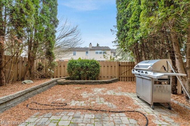 Building Photo - 1613 Brentwood Dr