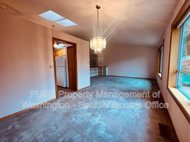 Building Photo - 2913 Briar Lea Loop SE