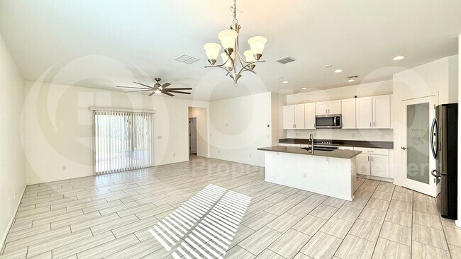 Building Photo - 40142 W Crane Dr