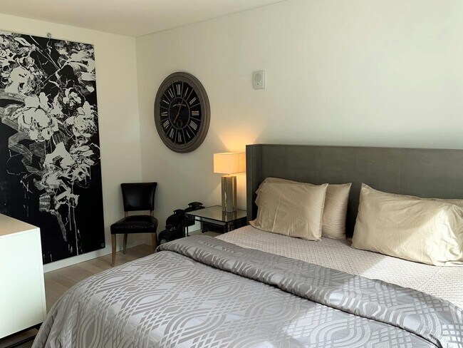 Building Photo - 590 1st Ave S