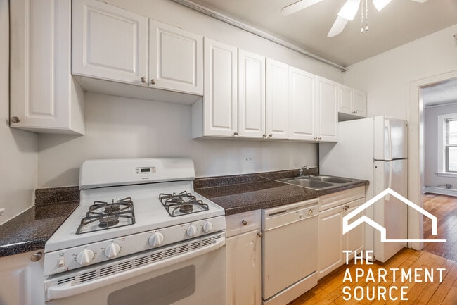 Building Photo - 925 Forest Ave