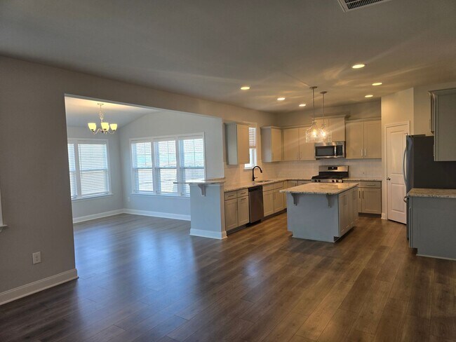 Building Photo - Perfect Mebane Location!