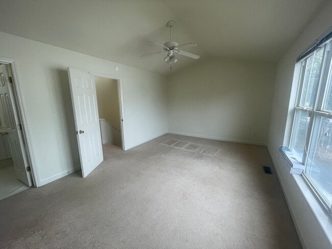 Building Photo - Greenway Village 2 Bedroom Townhome