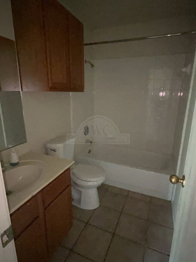Building Photo - 2318 Wildewood Dr