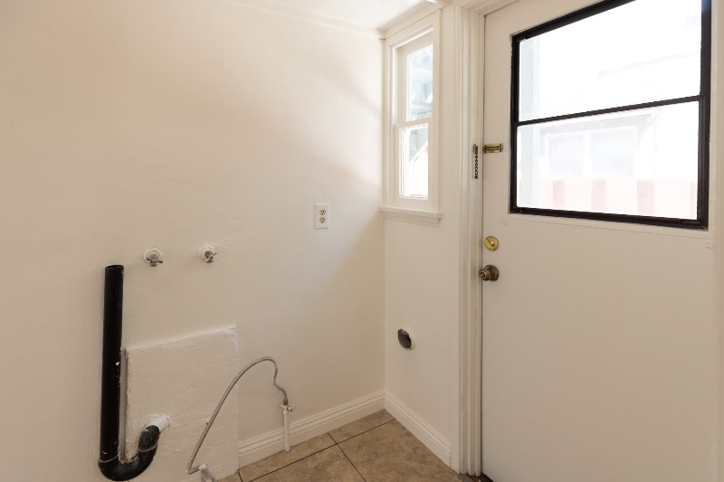 Building Photo - 757 E Doran St