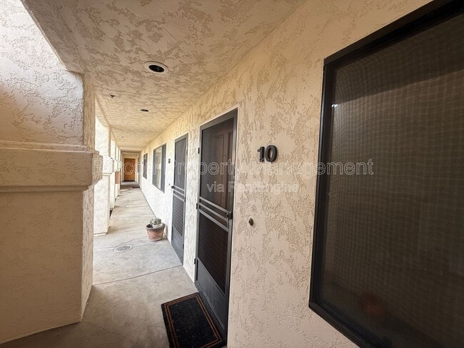 Building Photo - 848 Woodland Ave