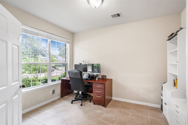 Building Photo - 6819 Lavington Way