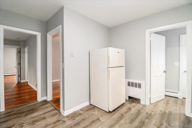 Building Photo - 9 Nicholas Square