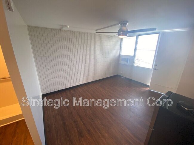 Building Photo - 1301 Lusitana St