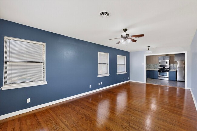 Building Photo - 2104 Hillburn Dr