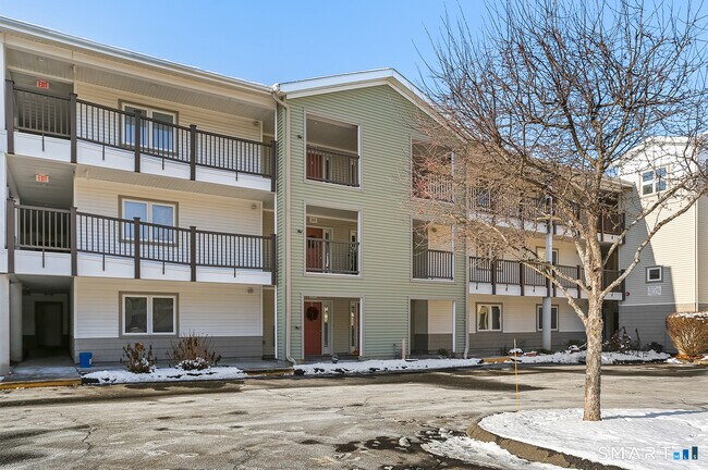 Building Photo - 3250 Fairfield Ave