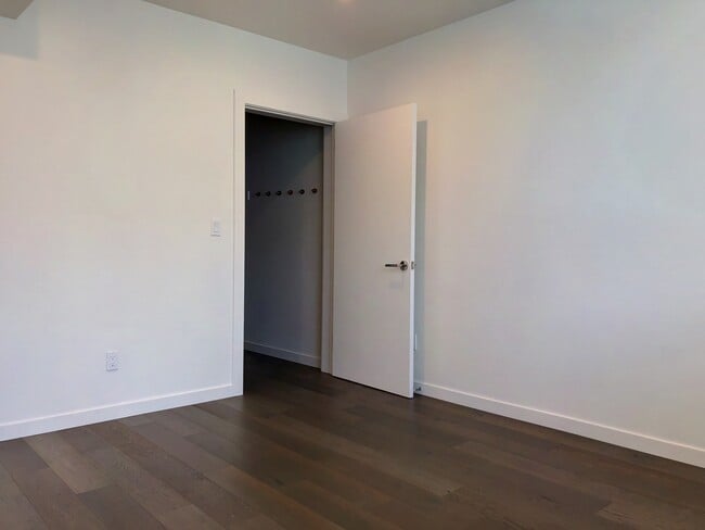 Building Photo - 1 Bed, 1 Bath SOMA Condo - Newer Bldg with...