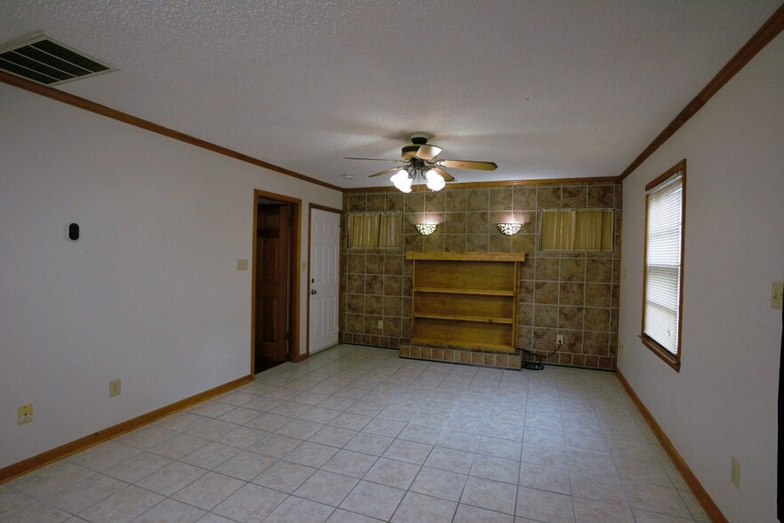 Building Photo - 319 23rd St