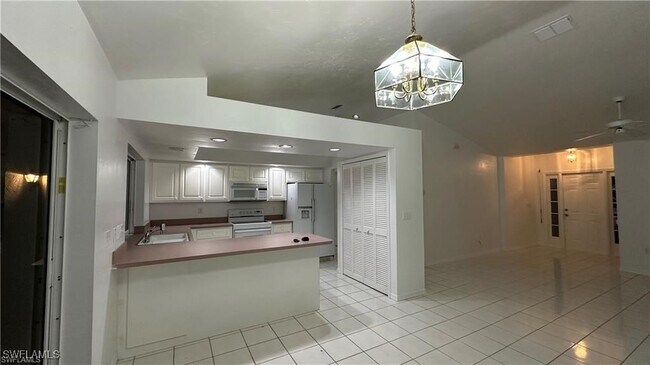 Building Photo - 701 Arianne Ct