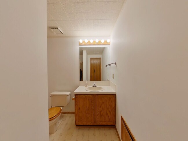 Building Photo - 3 Bedroom Home