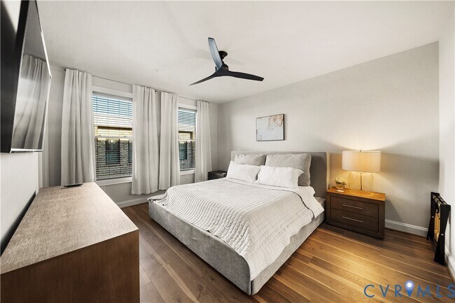 Building Photo - 441 W 7th St