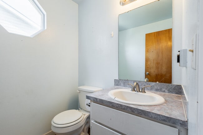 Building Photo - 924 E Georgia Ave