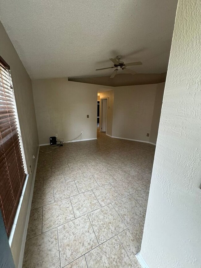 Building Photo - 3/2 Lovely Home East Orlando for rent! Isl...