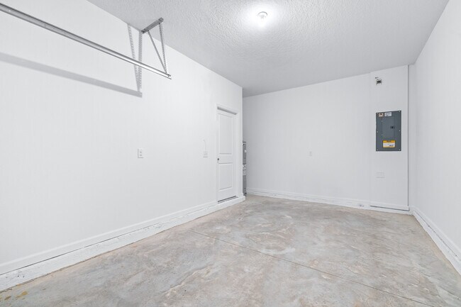 Building Photo - 3273 Vesara Dr