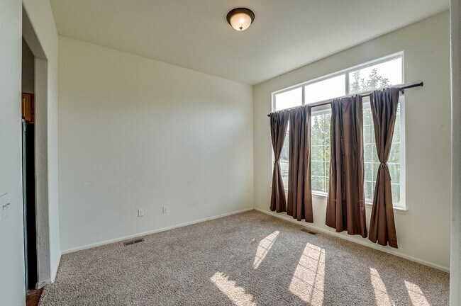 Building Photo - Beautiful 4 bed 3.5 Bath House in NE Fort Collins!