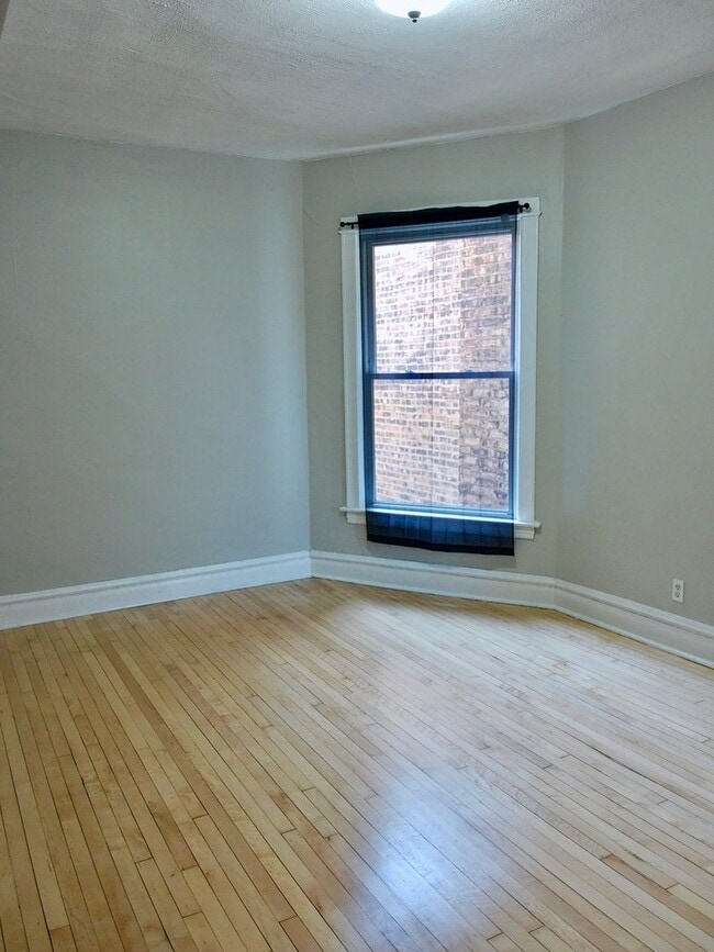 Building Photo - 3918 W Van Buren St