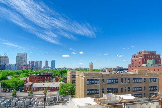 Building Photo - 205 10th St