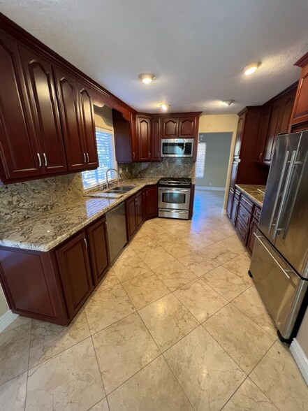 Building Photo - 3399 Northwood Dr