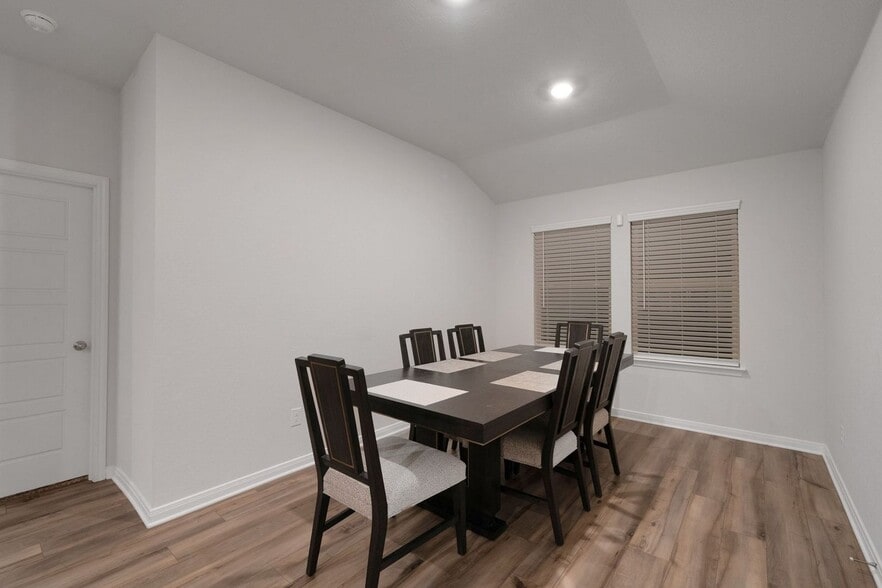 Building Photo - 3025 Charyn Wy