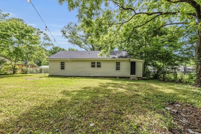 Building Photo - 255 Dixie Dr