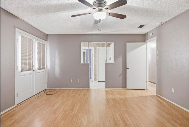 Building Photo - 716 S Houston St