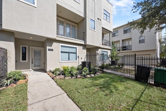 Building Photo - 2315 McIlhenny St