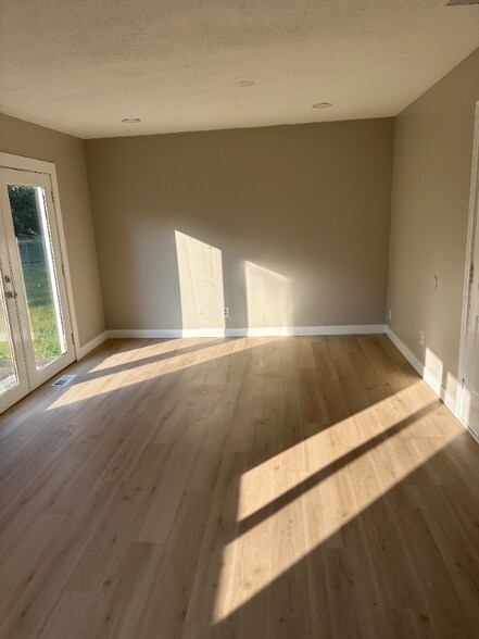 Building Photo - 1412 Wolf Ct