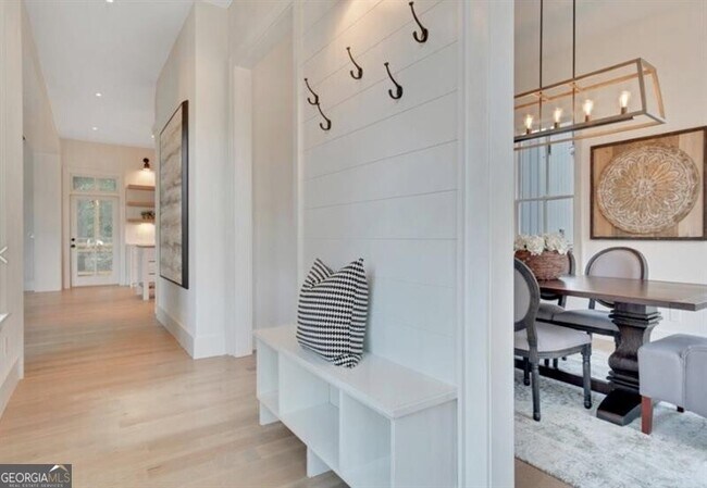 Building Photo - 740 Belt Loop SE