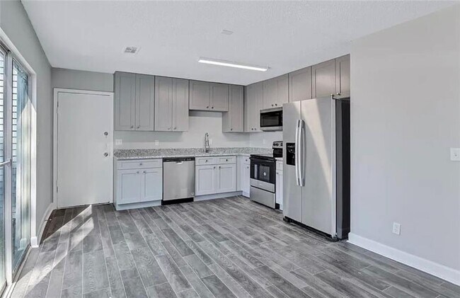 Building Photo - 3150 Cadiz Cir