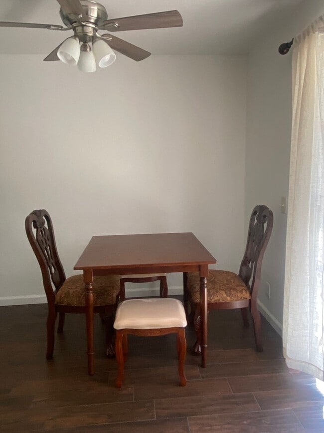Building Photo - Move-In Ready Furnished Condo in Quiet Community