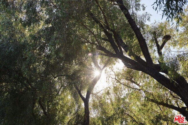 Building Photo - 6715 Fernhill Dr