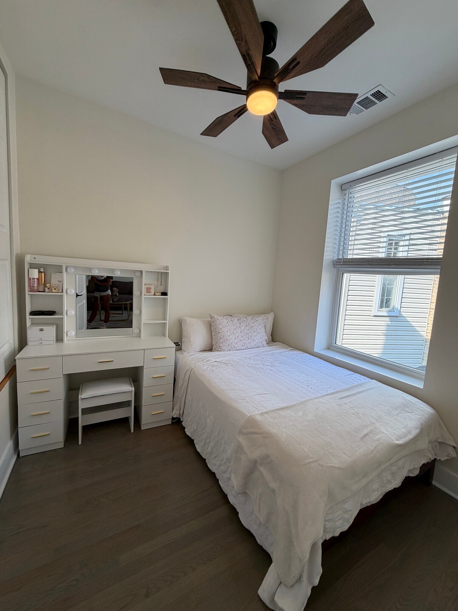 2nd bedroom - 2630 N Fairfield Ave