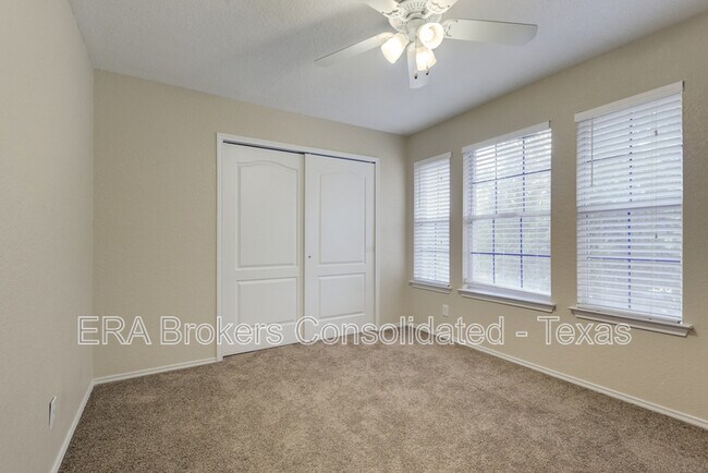 Building Photo - 16734 Basin Oak