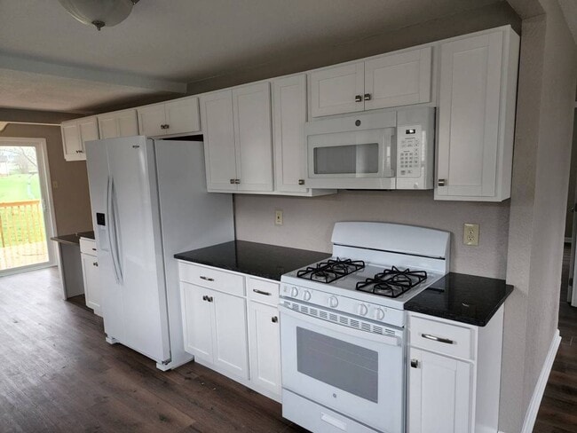 Building Photo - Maryville 37804 -3 bedroom, 2 bath - call Tom Parry 865-607-3649