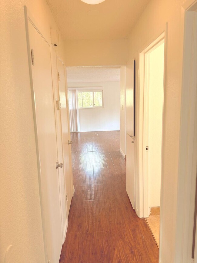 Building Photo - 4772 Greenholme Dr